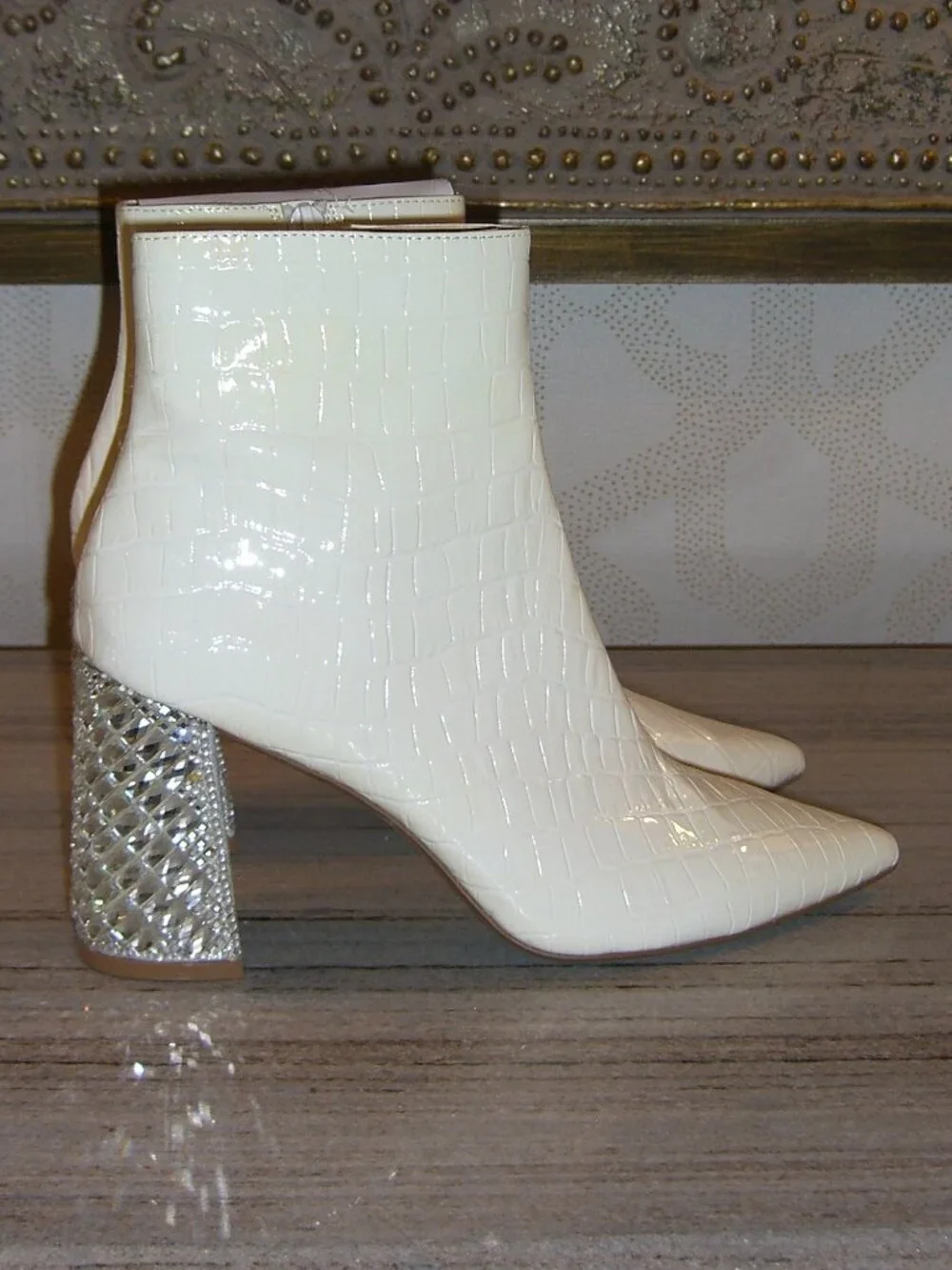 NIB BETSEY JOHNSON WHITE EMBELLISHED HEEL ANKLE BOOTS 7.5M